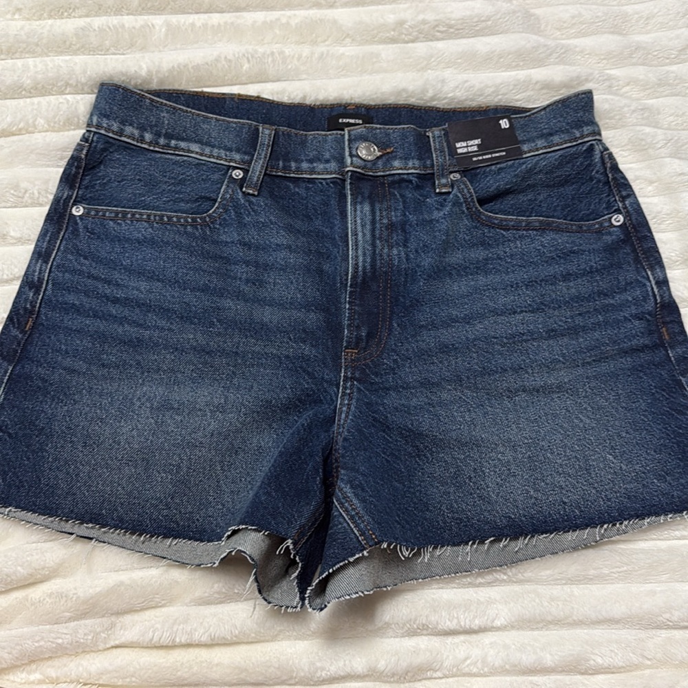 Express High Rise Mom Short - Picture 5 of 6